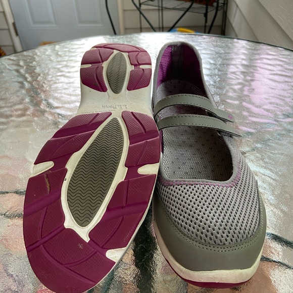 L.L. Bean Mary Jane Shoes - Picture 3 of 3